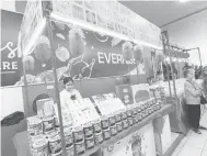  ?? ?? BANYAK PILIHAN: Antara produk yang dijual di bazar TBC Everrise di outlet Everrise di BDC.