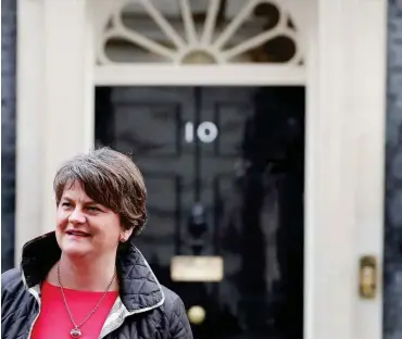 ?? Foto: AFP/Daniel Leal-Olivas ?? Arlene Foster, Chefin der Democratic Unionist Party (DUP), vor dem Wohnsitz von Theresa May.