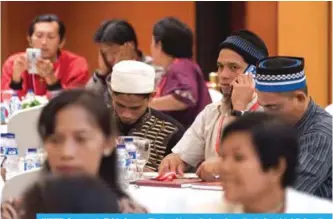  ?? — AFP ?? JAKARTA: Government officials, former militants and terror attack survivors attend a ‘terrorist-victim’ meeting in Jakarta yesterday.