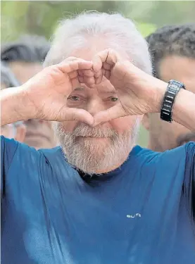  ?? EFE ?? Gesto. Lula da Silva, en abril pasado, justo antes de ser arrestado.