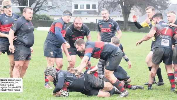  ?? (Pics by Nigel Pacey) ?? Score Biggar’s Euan Stewart scores the first of his tries against Dundee HSFP