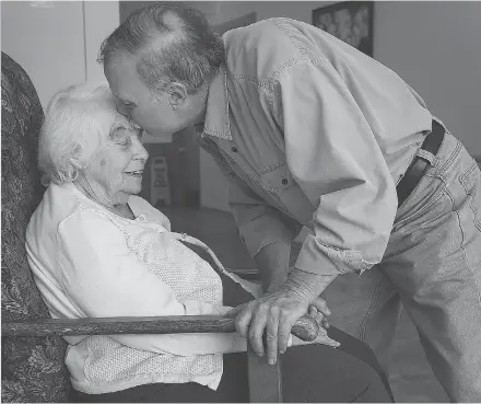  ?? PHOTOS: TONY CALDWELL ?? Jeff Marier gives his mother Mary a kiss while visiting her last month.