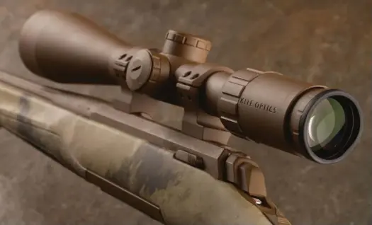  ??  ?? La lunette qui équipe cette arme est une Kite HD2 2-10 x 50, un choix parfait pour ce type d’arme.