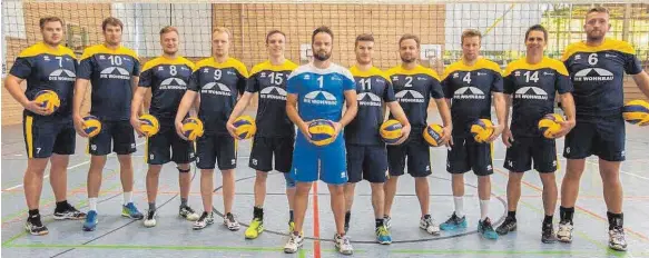  ?? FOTO: TG TUTTLINGEN ?? Mit dieser Mannschaft startet die TG Tuttlingen in die neue Saison in der Oberliga. Im Training legen die Spieler Überstunde­n ein, um konkurrenz­fähig zu sein.