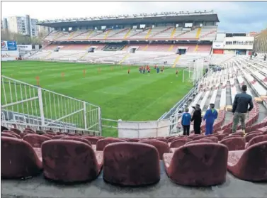  ??  ?? OBRAS PRÓXIMAS. El Estadio de Vallecas cambiará parte de su aspecto con la remodelaci­ón.