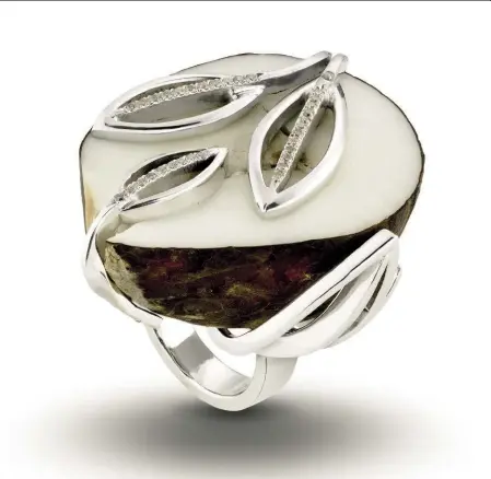  ??  ?? Sterling silver and diamond handmade “Foglie” ring with natural tagua seed; set with 32 fancy brown natural diamonds for a total weight of 0.26 carats. Also available in 18k white and yellow gold.