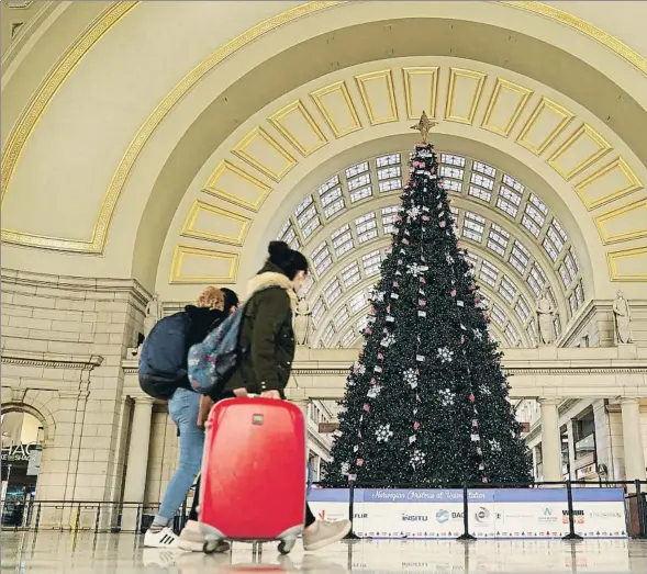  ??  ?? Escasos pasajeros en Union Station, en Washington