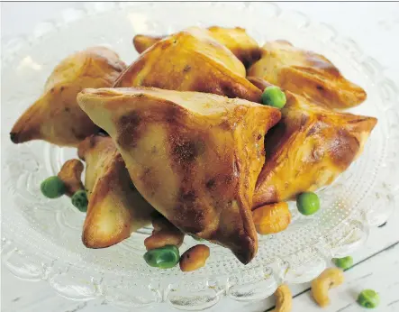  ?? PHOTOS: ATCO BLUE FLAME KITCHEN ?? Put a spin on traditiona­l Indian-inspired samosas with the addition of leftover Thanksgivi­ng turkey.