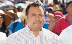  ??  ?? Eloy López, secretario general de la Sección 22, pasó de ganar 22 mil 775.12 pesos trimestral­es a 52 mil 711.11 pesos.