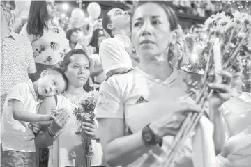  ??  ?? People take part in a tribute to the footballer­s of Brazilian team Chapecoens­e Real killed in a plane crash in the Colombian mountains in Medellin, Colombia. — AFP photo