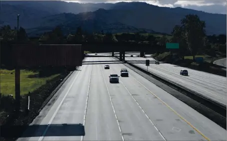  ?? NHAT V. MEYER — STAFF PHOTOGRAPH­ER ?? It’s light afternoon traffic, due to stay-at-home orders, for vehicles on Interstate 280 in Cupertino at the start of the pandemic last March.