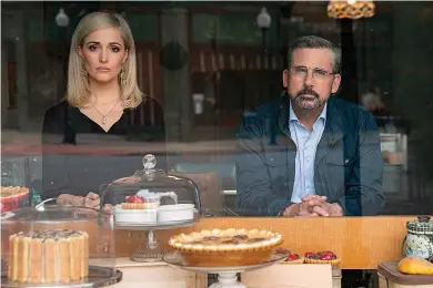  ?? Focus Features via AP ?? ■ In this image released by Focus Features, Steve Carell, right, and Rose Byrne appear in a scene from "Irresistib­le."