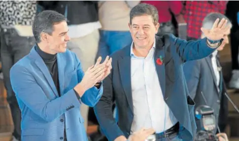  ?? // EFE ?? Sánchez y Besteiro, durante un mitin de la reciente campaña electoral en Galicia
