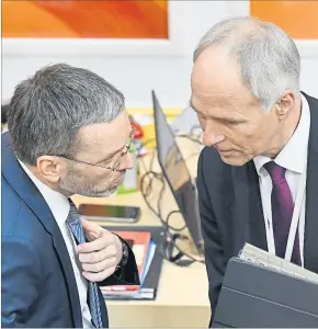  ?? [ APA/Punz ] ?? FPÖ-Innenminis­ter Herbert Kickl und sein Generalsek­retär Peter Goldgruber.