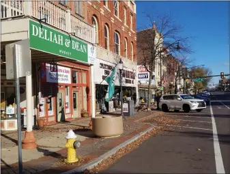  ?? DONNA ROVINS - MEDIANEWS GROUP PHOTO ?? Businesses in downtown Pottstown are ready for the holiday shopping season.