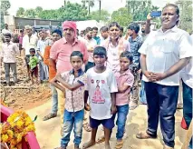  ??  ?? As the D-Day draws closer, leaders and workers of the TRS and Congress have intensifie­d their campaigns in Huzurnagar.