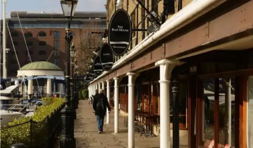  ??  ?? St Katharine Docks boasts restaurant­s and bars in the marina (Daniel Lynch)