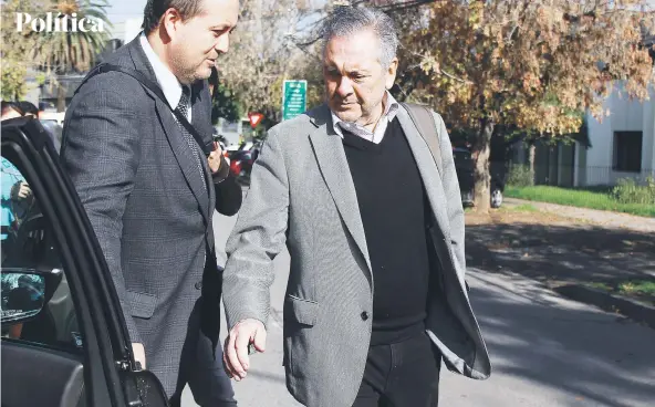  ?? FOTO: AGENCIAUNO/ARCHIVO ?? El ex alcalde Pedro Sabat, tras declarar el 30 de mayo ante la fiscalía.