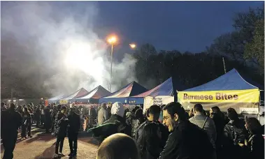  ?? — THE ASSOCIATED PRESS ?? Eight thousand people turned out to the Queens Night Market in New York City’s Corona, Queens neighbourh­ood to sample food from 50 vendors.