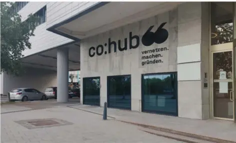  ?? FOTO: CO:HUB66 ?? Noch gibt es dieses Logo am HDI-Gebäude nicht, doch so wie in dieser Fotomontag­e könnte der Eingang des „Co: hub66“demnächst aussehen.