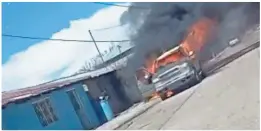  ?? ?? en redes sociales circularon videos en los que se aprecia el incendio de una camioneta