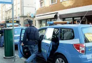  ??  ?? In azione
Ai controlli della polizia hanno partecipat­o anche le pattuglie del reparto prevenzion­e crimine