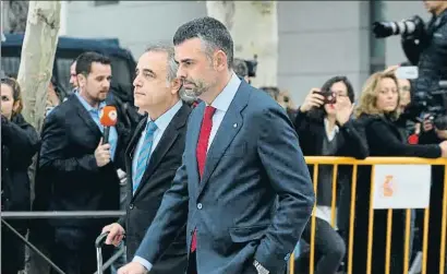  ?? EMILIA GUTIÉRREZ ?? Santi Vila amb el seu advocat privat Pau Molins quan va anar a l’Audiència Nacional al novembre