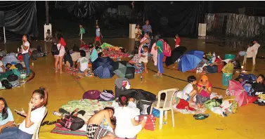  ??  ?? RESIDENTS of several subdivisio­ns in Bangkal, Barangay Talomo Proper in Talomo District seek refuge at the covered court of the Our Lady of Lourdes Parish in Central Park Subdivisio­n in Bangkal due to the flashflood on Thursday night. The residents returned home when the waters subsided. MindaNews photo by GREGORIO BUENO