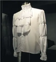  ??  ?? The famed “puffy shirt” from a 1993 episode of the TV show Seinfeld is among comedy artifacts on display at the National Comedy Center.