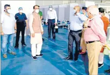  ??  ?? CM Shri Shivraj Singh Chouhan inspected the Covid Care Center at Budhni in Sehore district.