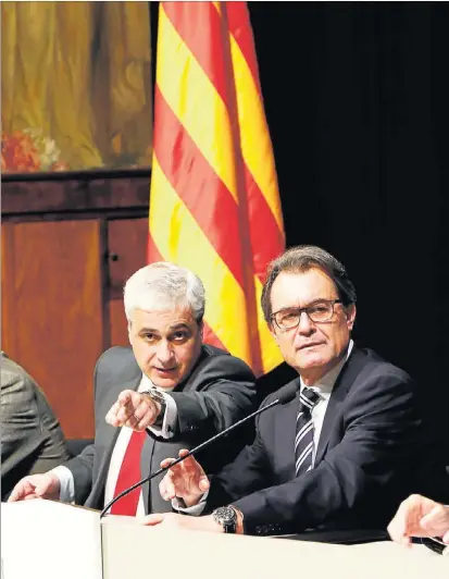  ?? JORDI SOTERAS ?? Germá Gordó y Artur Mas, en un acto en Barcelona en diciembre de 2014.