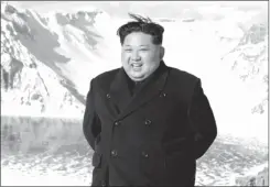  ??  ?? KIM JONG UN. Ayer en la cumbre del Monte Paektu.