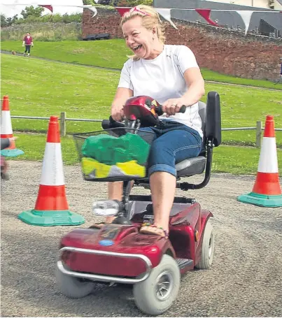  ?? Picture: Paul Reid. ?? People of all ages had great fun whizzing around the course at Arbroath’s Low Common.