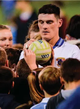  ?? PIARAS Ó MÍDHEACH/SPORTSFILE ?? Diarmuid Connolly is surrounded by fans after St Vincent’s booked their place in the Dublin SFC final at Parnell Park