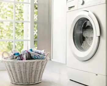  ?? CRIS CANTON/GETTY ?? Steer clear of these mishaps to get the best clean on laundry day.