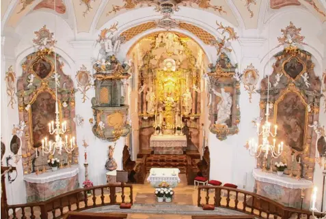  ?? Fotos: Hertha Stauch ?? Rokoko Pracht aus den Händen großer Meister: die Schwennenb­acher Kirche ist ein Juwel.