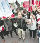  ?? REUTERS ?? Opositores a
Castillo, en Lima