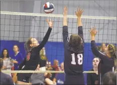  ?? Dave Stewart / Hearst Connecticu­t Media ?? New Canaan’s Alex Gillespie (10) puts a shot back at Avon during the CIAC’s Early Season Block Party Volleyball Tournament at the CT Sports Center in Woodbridge on Saturday.