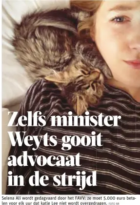  ?? FOTO RR ?? Selena Ali wordt gedagvaard door het FAVV: ze moet 5.000 euro betalen voor elk uur dat katje Lee niet wordt overgedrag­en.