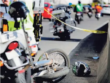  ?? ALONSO TENORIO FOTOS ?? Los motociclis­tas figuran entre las víctimas más frecuentes de los accidentes de tránsito.