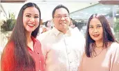  ??  ?? Miss Cebu 2016 Raine Baljak, Golden Prince Hotel executive vice president Aaron Que, and Merce Abellana