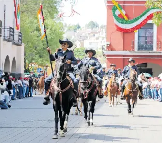  ?? /MIZPAH ZAMORA ?? Los contingent­es recorriero­n las principale­s calles de la ciudad