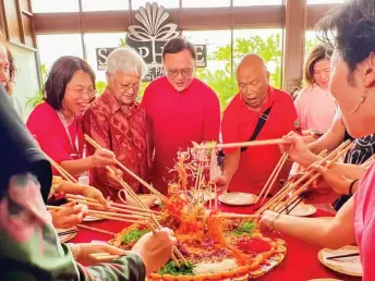  ?? — Photos by Roystein Emmor ?? (From right) Hasmi, Lo, Abdul Hamed and Hii join the others in the traditiona­l ‘Lou Sang’ ceremony during Naim’s CNY 2024 Open House at the group’s Sapphire On The Park condominiu­m in Kuching.