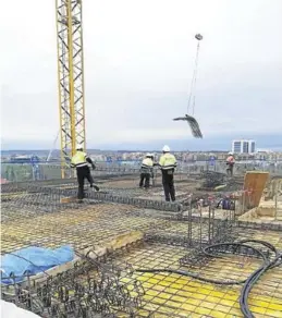  ?? S. E. ?? Trabajador­es en acción la semana pasada en la torre de Ebrosa.