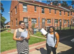  ?? STAFF PHOTO BY DOUG STRICKLAND ?? East Lake Courts residents Destiny Jones, right, and Chasity Bradley hand out fliers Thursday to other residents about an infestatio­n of rats and roaches in their apartments.