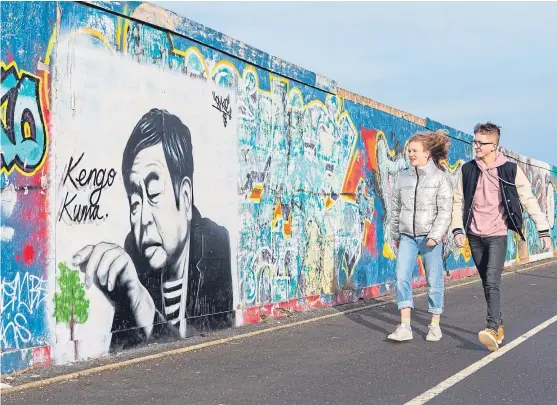  ?? Picture: Steven Brown. ?? Marta and Stanley Reeves examine the graffiti in Dundee which even includes a tribute to architect Kengo Kuma.