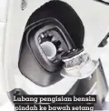  ?? ?? Lubang pengisian bensin pindah ke bawah setang