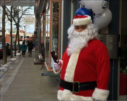  ?? GLENN GRIFFITH - MEDIANEWS GROUP FILE ?? Santa in downtown Troy as part of small Business Saturday a few years ago.