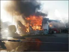  ?? WATERLOO MORADA FIRE DEPARTMENT/ COURTESY PHOTOGRAPH ?? Waterloo Morada firefighte­rs respond to a fire at a mobile home on the 11600 block of North Ham Lane outside of Lodi. One person was found dead after the blaze.