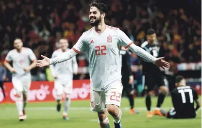  ??  ?? Isco Alarcón, de España, celebra tras marcar su tercer gol ante Argentina durante el partido amistoso disputado ayer en el Estadio Wanda Metropolit­ano, en Madrid.